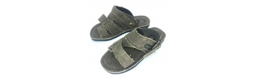 Chinelos & Sand&aacute;lias