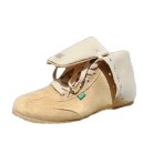 Bi-Bota, a botinha convers&iacute;vel de camur&ccedil;a bege