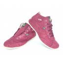 Botinha TAYGRA de camur&ccedil;a Bord&ocirc;