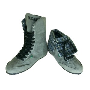 Bi-Bota, a botinha convers&iacute;vel, de camur&ccedil;a Grafite