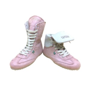 Bi-Bota, a botinha convers&iacute;vel, de camur&ccedil;a Nude